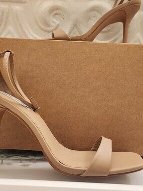 Steve Madden "Spree" Tan Leather Heeled Sandals. New in replacement box. Size 11